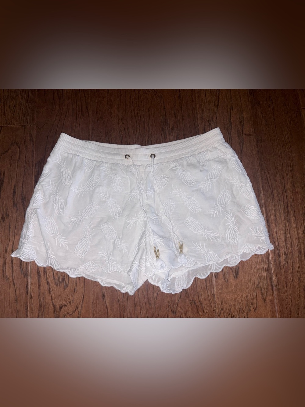 Lilly Pulitzer Baybreeze White Pineapple Embroidered Scalloped Hem Shorts S